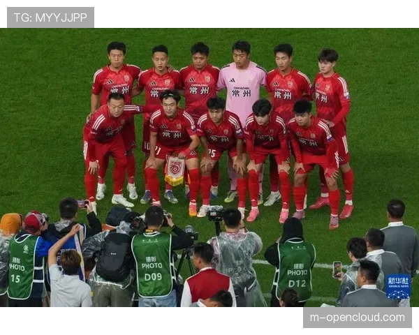 2026年江苏省城市足球联赛在常州奥体中心鸣哨开赛，数万名球迷现场观战